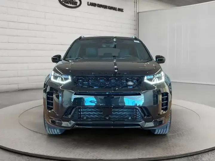 Land Rover Discovery Sport 2026 photo 2