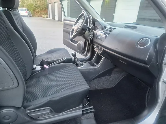 Suzuki Swift 2006 photo 5