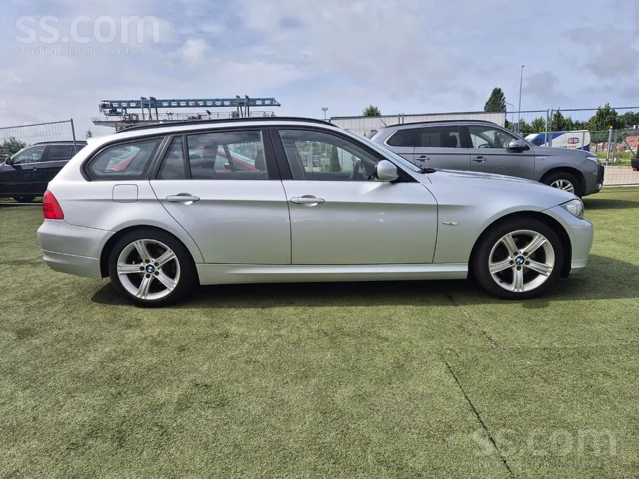 BMW 320 2011 photo 4