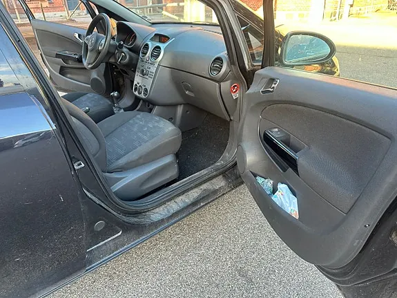 Opel Corsa 2011 photo 3