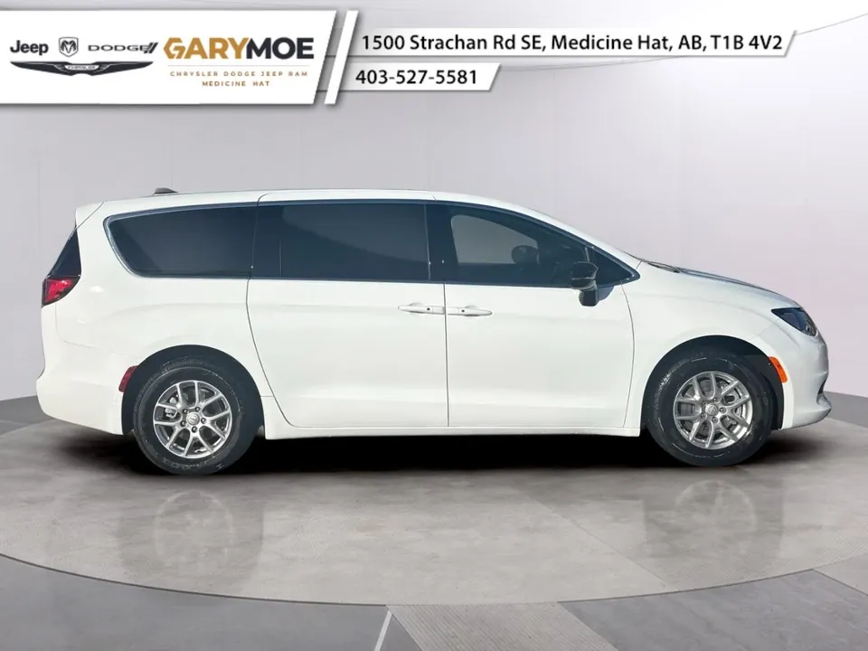 Chrysler Grand Caravan 2026 photo 2