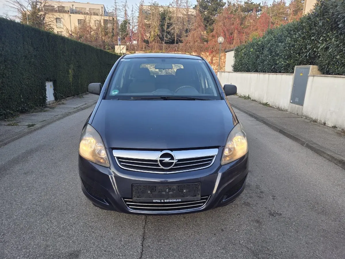 Opel Zafira 2010 photo 3