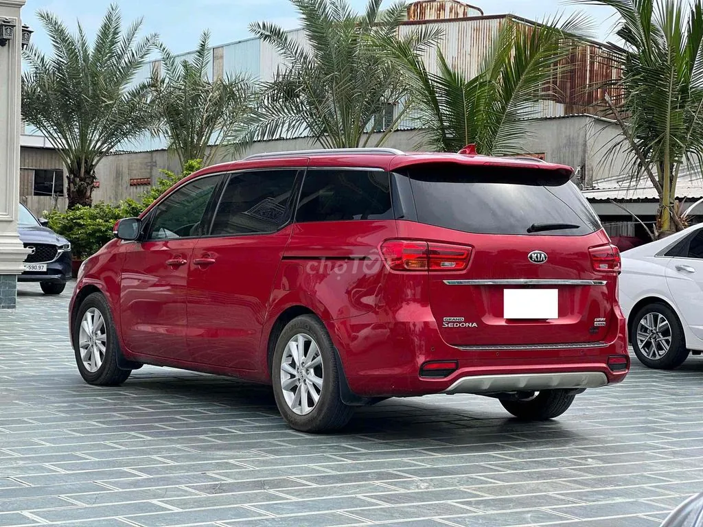 Kia Sedona 2020 photo 2