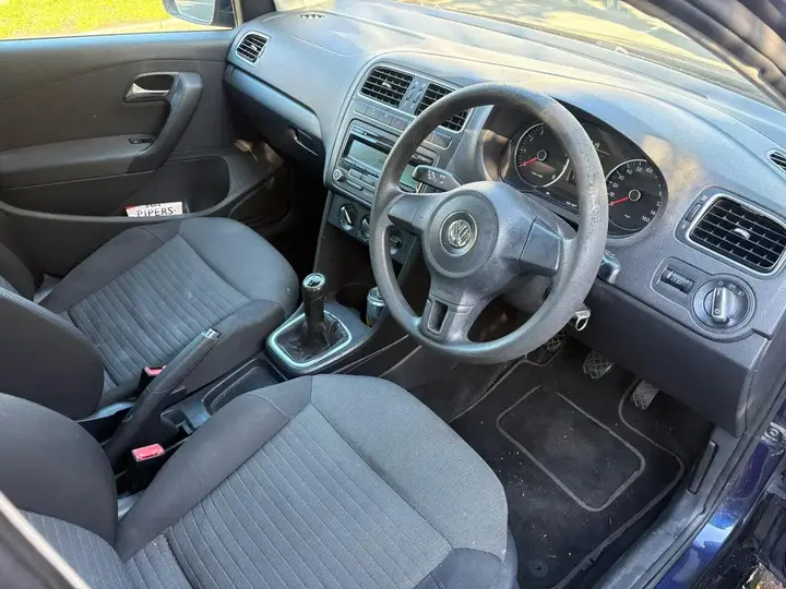 Volkswagen Polo 2010 photo 2