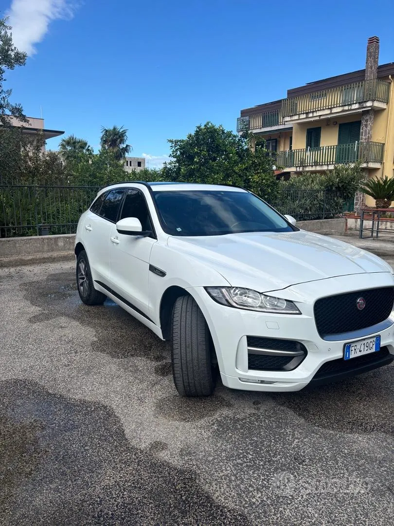 Jaguar F-Pace 2018 photo 2