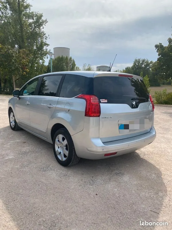 Peugeot 5008 2012 photo 2