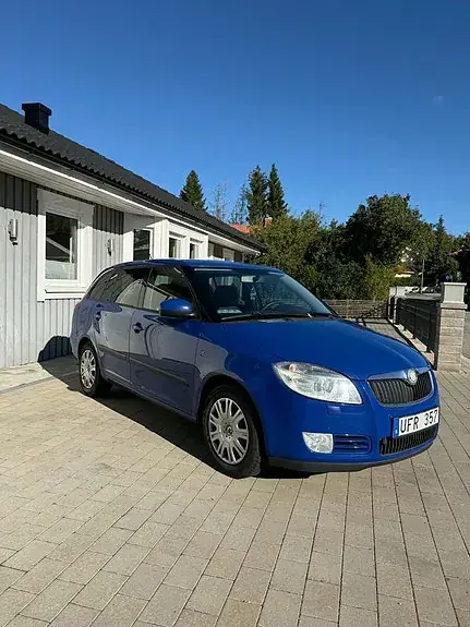 Skoda Fabia 2010 photo 2