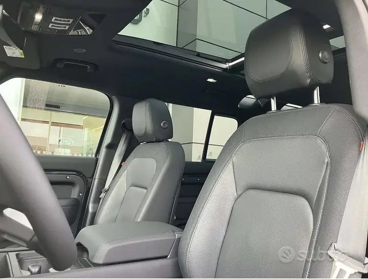 Land Rover Defender 2023 photo 3