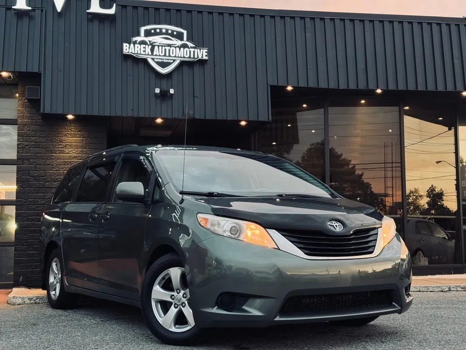Toyota Sienna 2014 photo 2