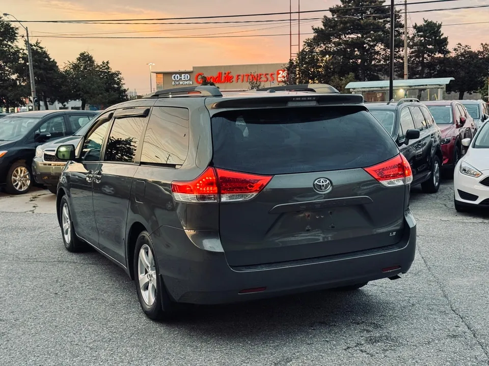 Toyota Sienna 2014 photo 3