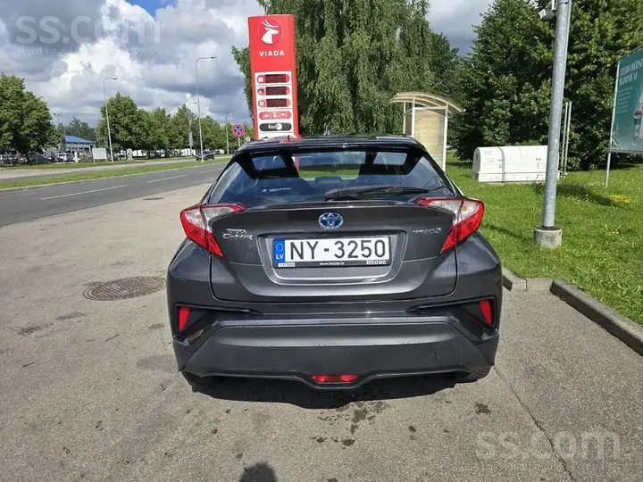 Toyota C-Hr 2017 photo 3
