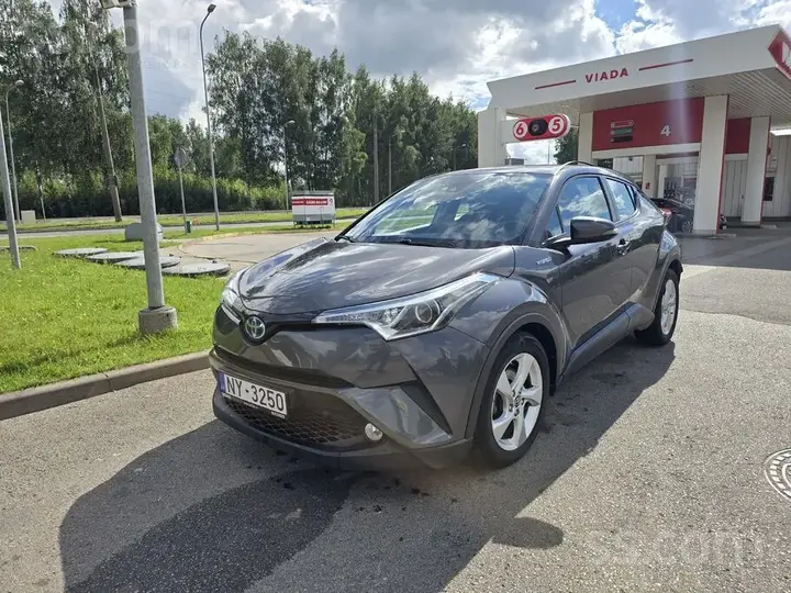 Toyota C-Hr 2017 photo 2