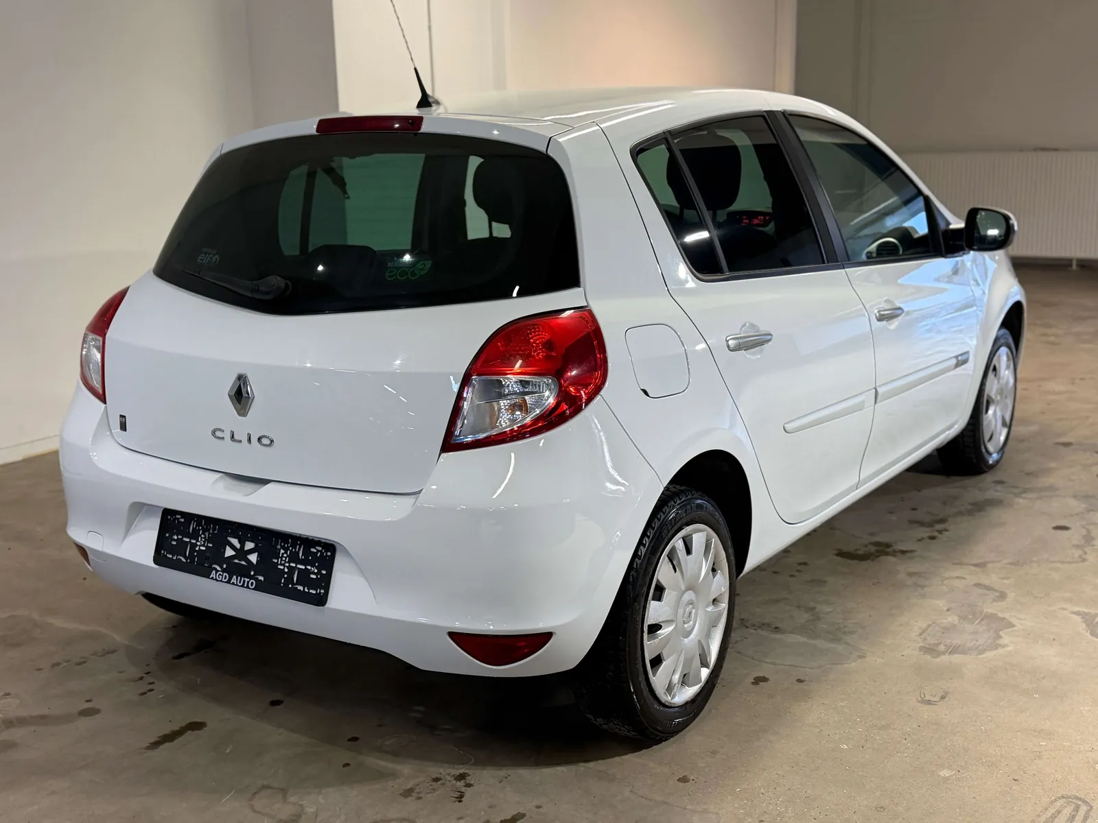 Renault Clio 2011 photo 2