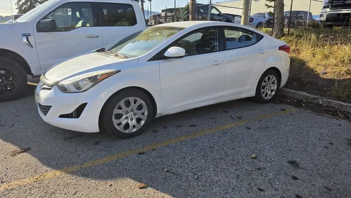 Hyundai Elantra 2015 photo 3
