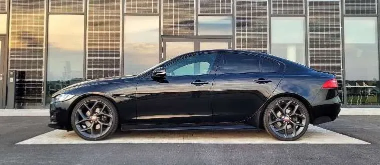 Jaguar Xe 2016 photo 3