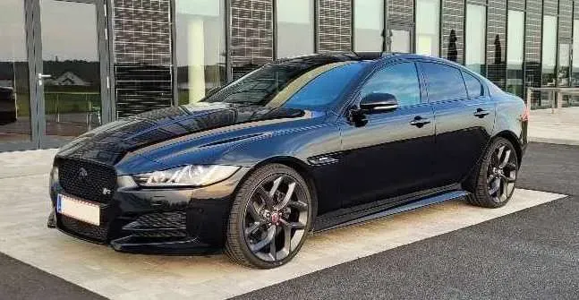 Jaguar Xe 2016 photo 2