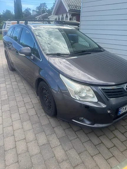 Toyota Avensis 2011 photo 2