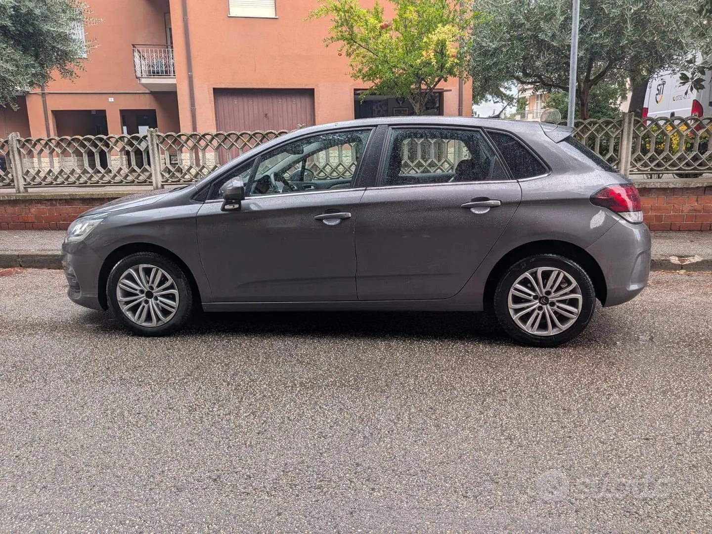 Citroen C4 2016 photo 2