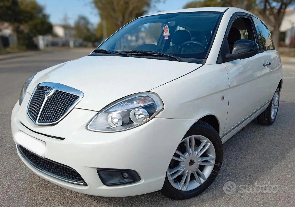 Lancia Ypsilon 2011 photo 2