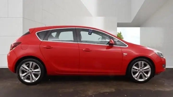 Vauxhall Astra 2011 photo 5