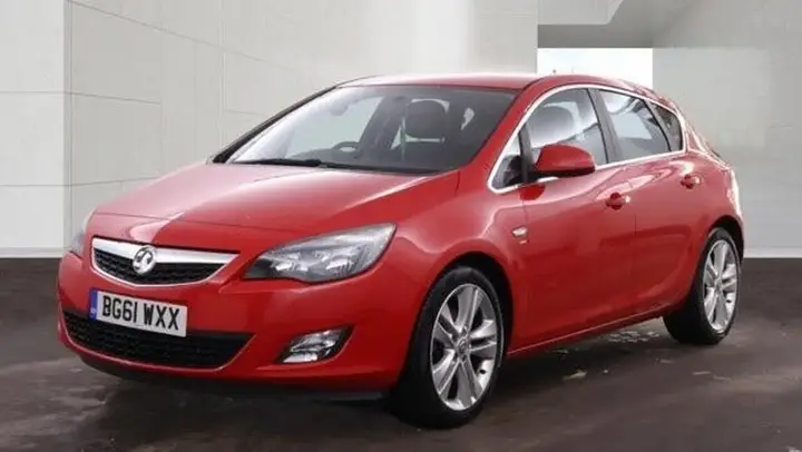 Vauxhall Astra 2011 photo 2