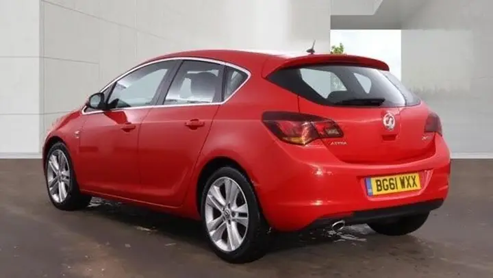 Vauxhall Astra 2011 photo 3
