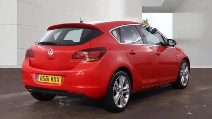 Vauxhall Astra 2011 photo 4