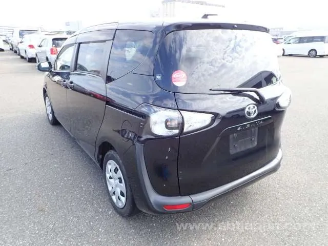 Toyota Sienta 2016 photo 3