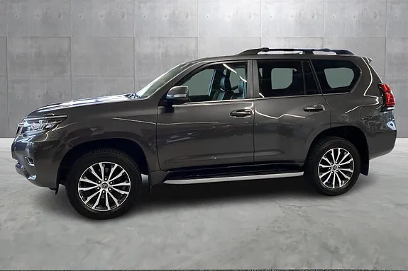 Toyota Land Cruiser 2023 photo 2
