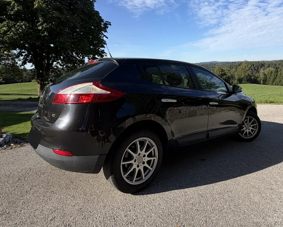 Renault Megane 2010 photo 2
