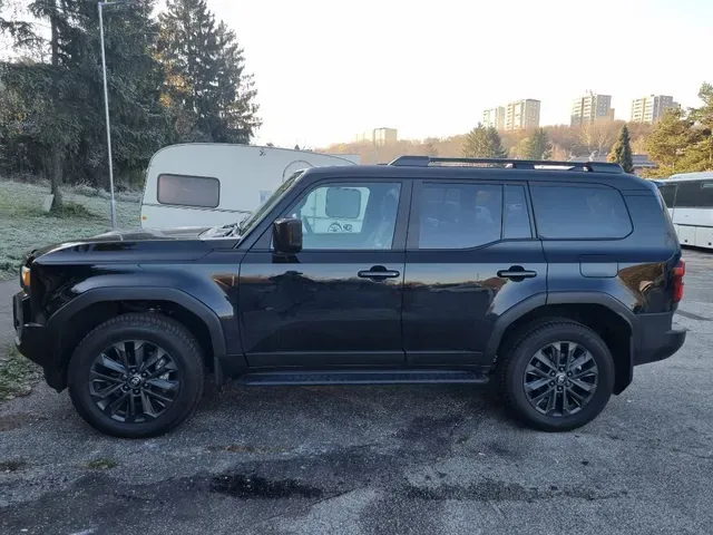 Toyota Land Cruiser 2024 photo 3