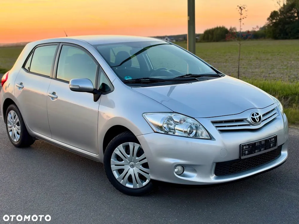 Toyota Auris 2010 photo 5