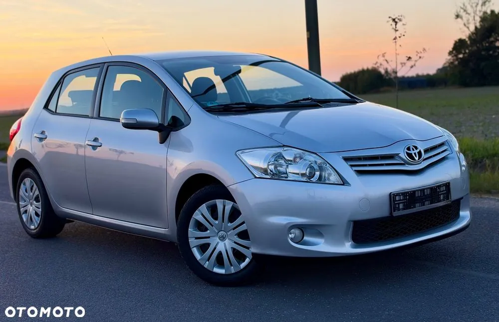 Toyota Auris 2010 photo 4
