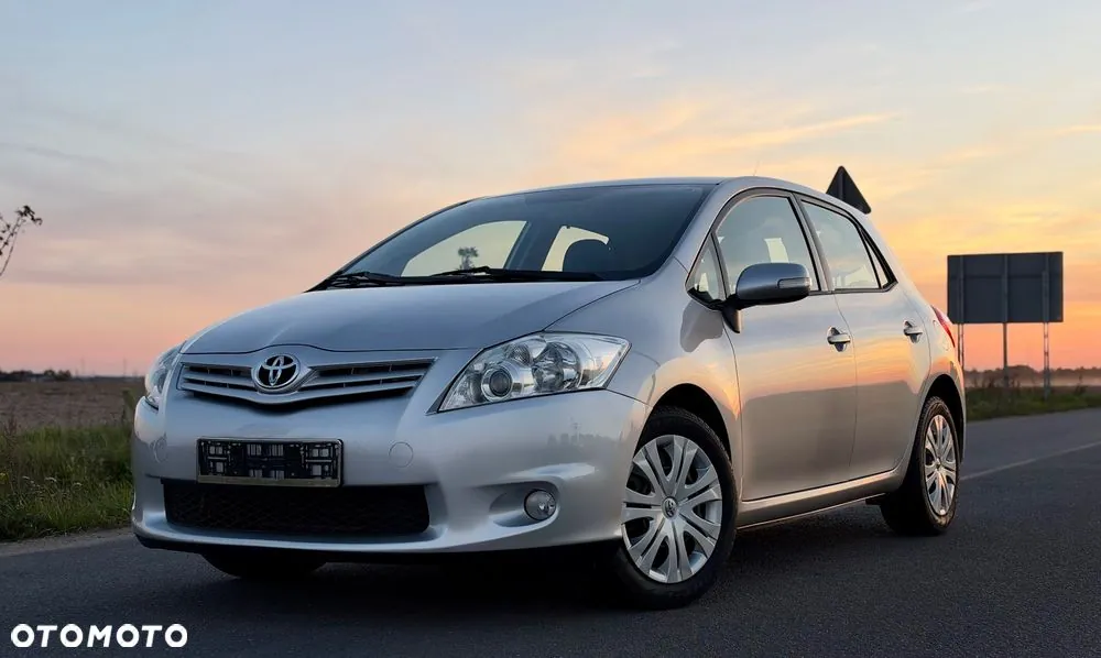 Toyota Auris 2010 photo 2