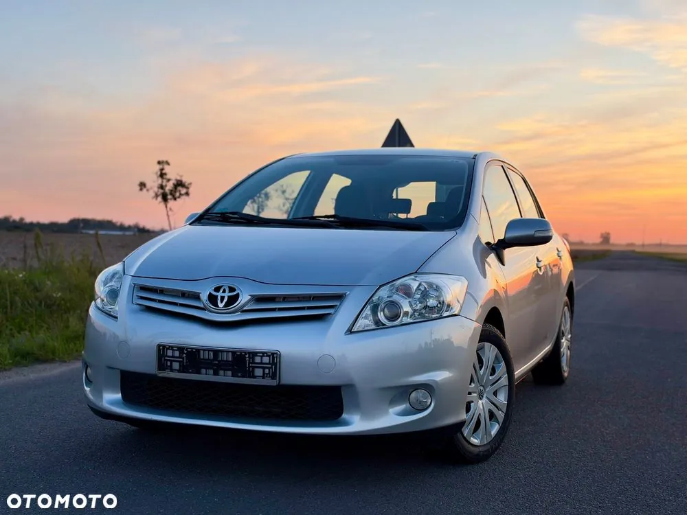Toyota Auris 2010 photo 3