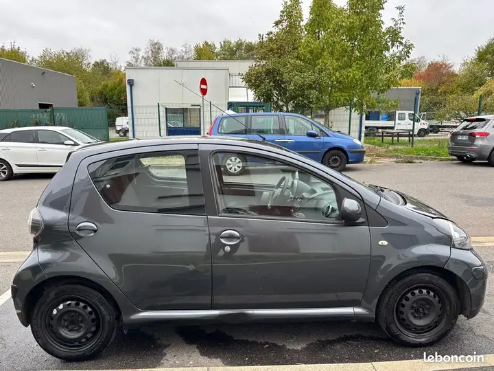 Toyota Aygo 2010 photo 3