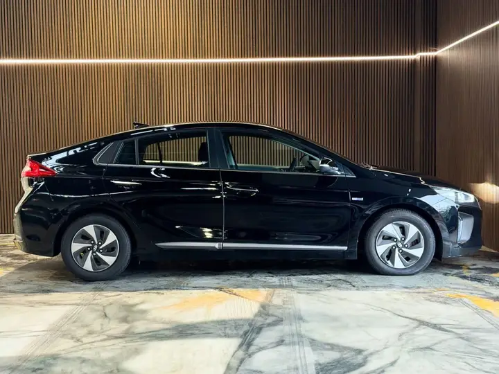 Hyundai Ioniq 2019 photo 2