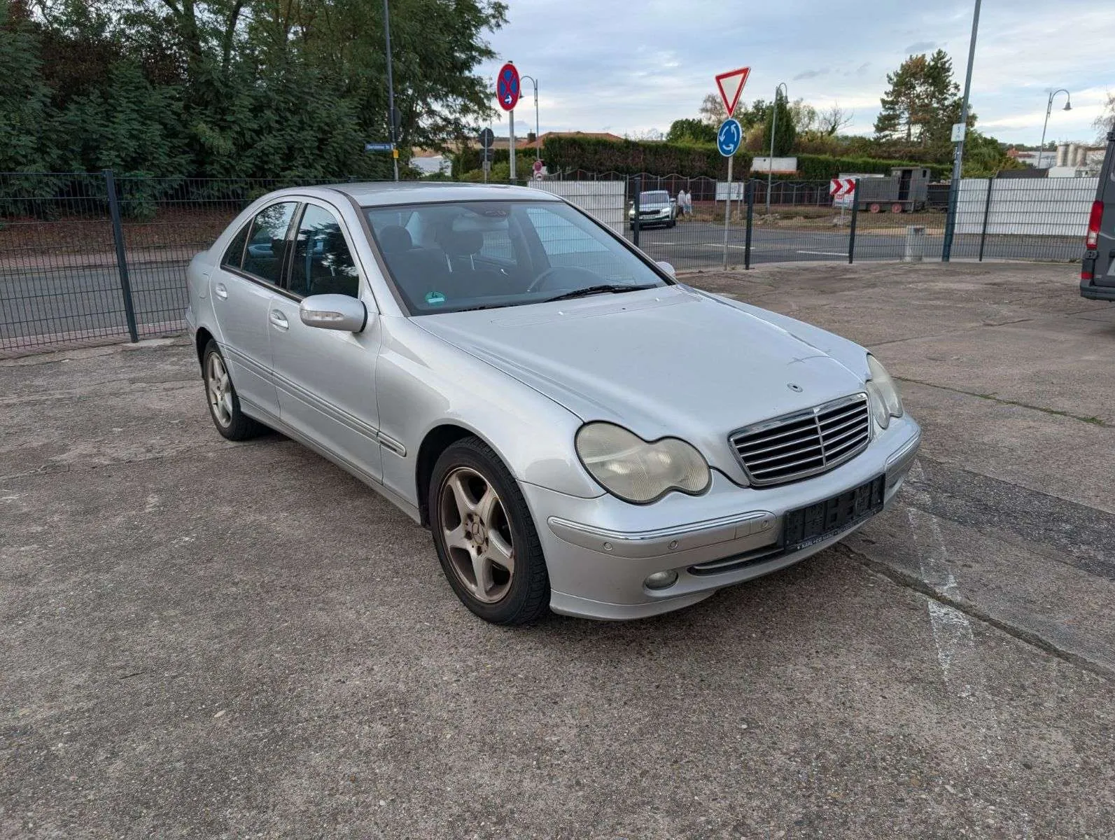 Mercedes-Benz C-Class 2001 photo 2