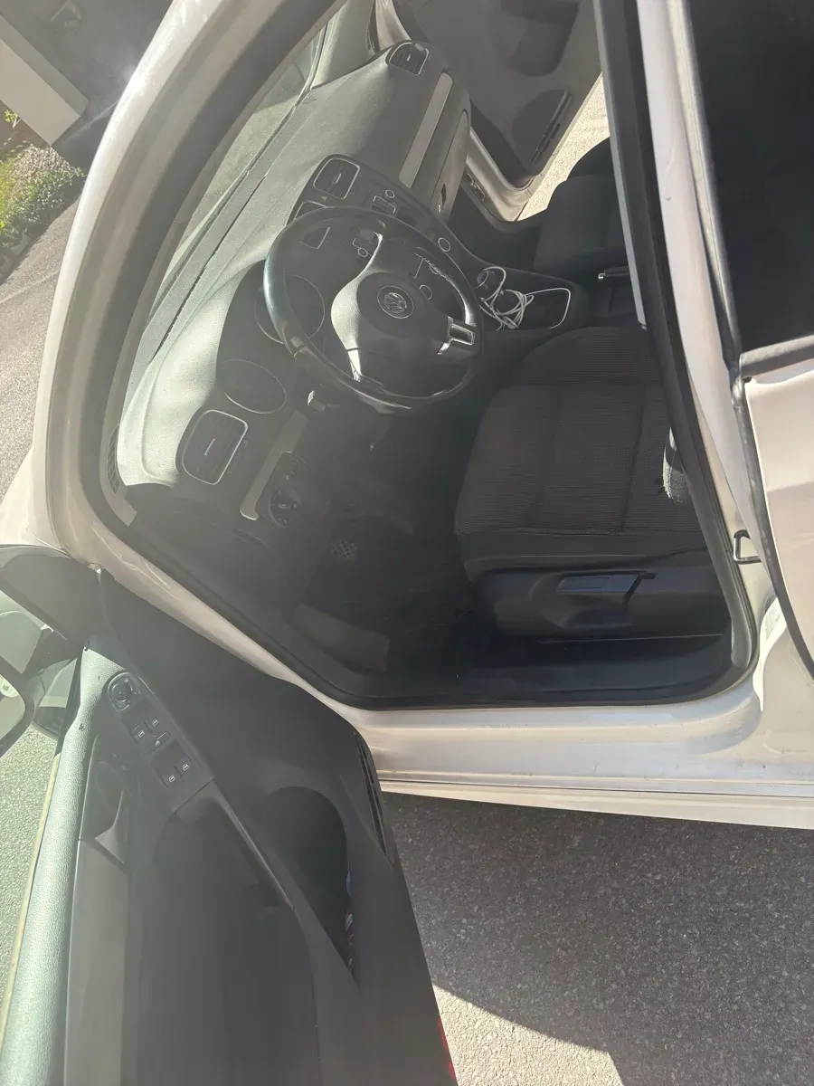 Volkswagen Golf 2010 photo 2