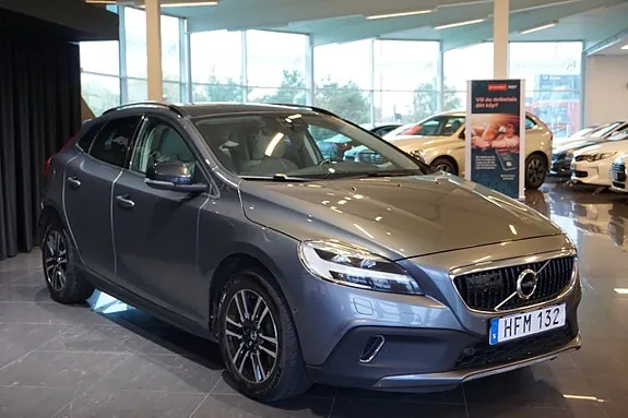 Volvo V40 Cross Country 2019 photo 2