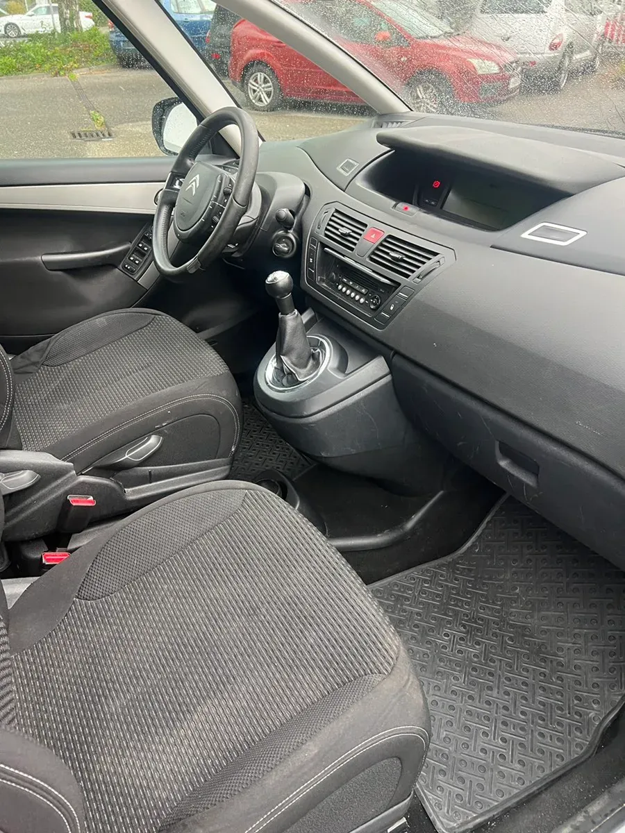 Citroen C4 Picasso 2010 photo 2