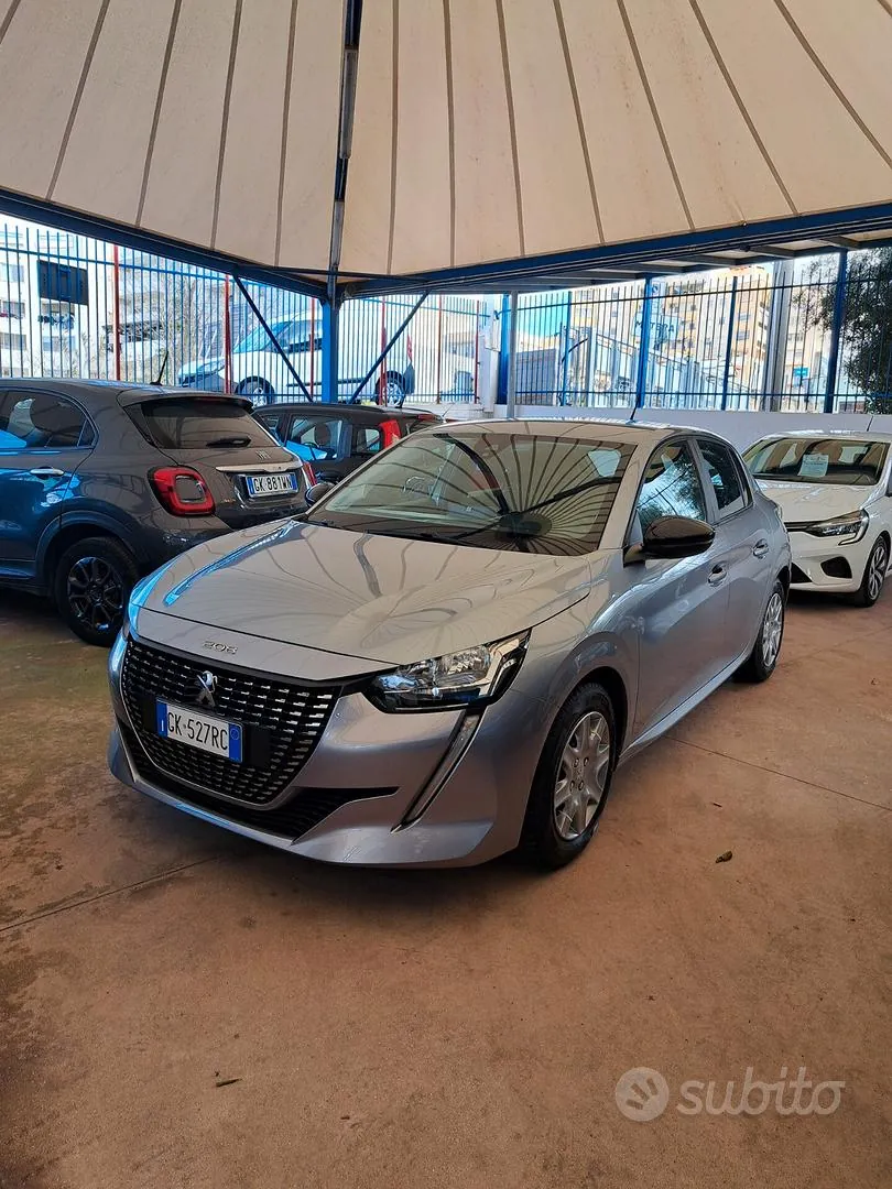 Peugeot 208 2022 photo 2