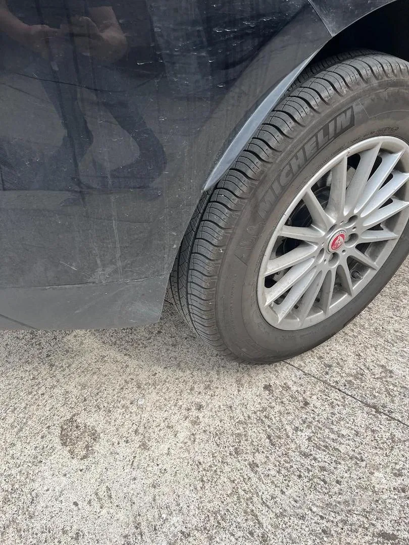 Jaguar F-Pace 2019 photo 2