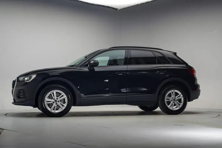 Audi Q3 2023 photo 2
