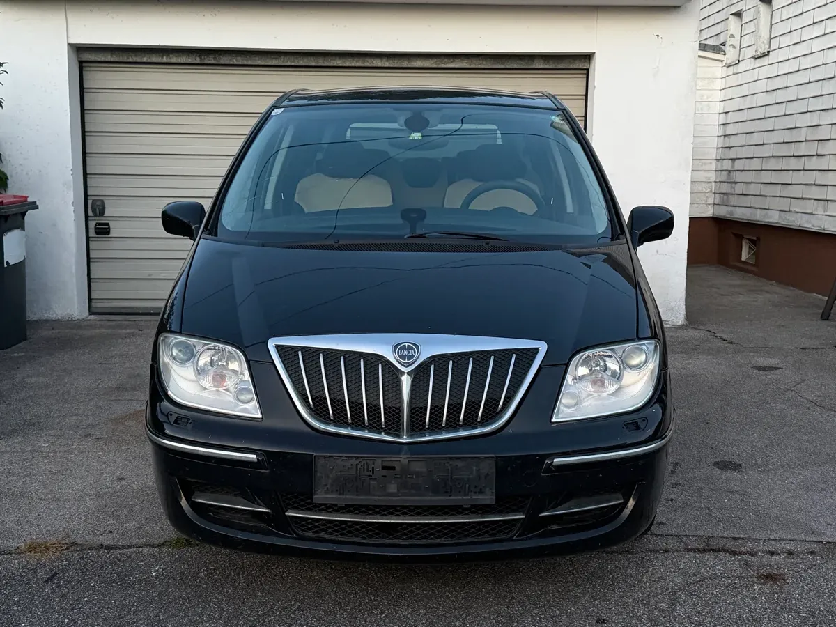 Lancia Phedra 2009 photo 2