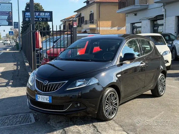Lancia Ypsilon