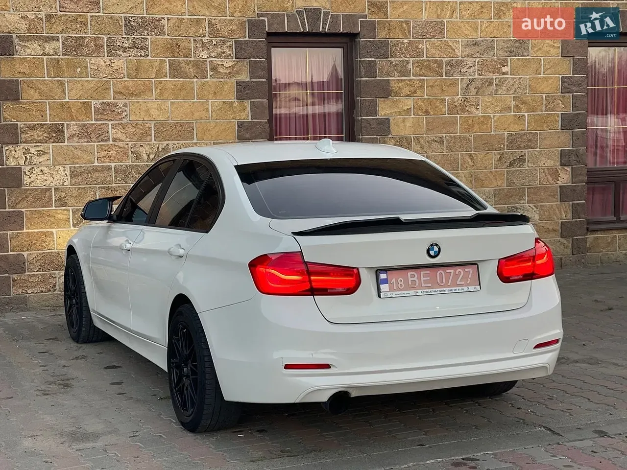 BMW 3 Series 2017 photo 4