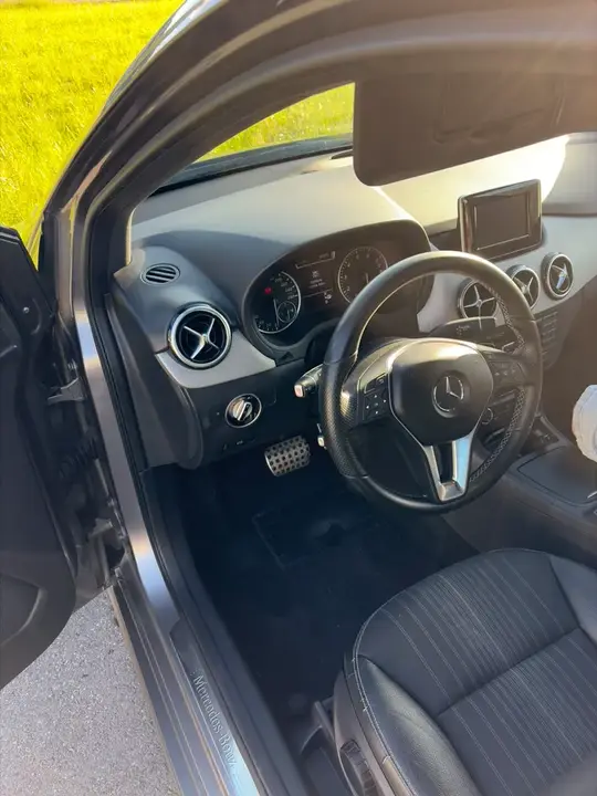 Mercedes-Benz B-Class 2011 photo 3