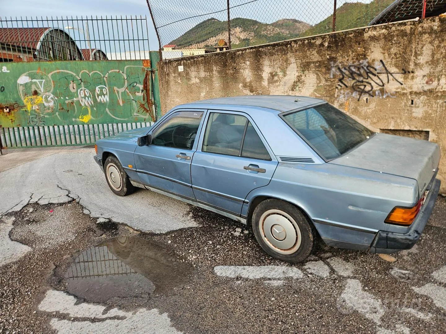 Mercedes-Benz 190 1986 photo 3