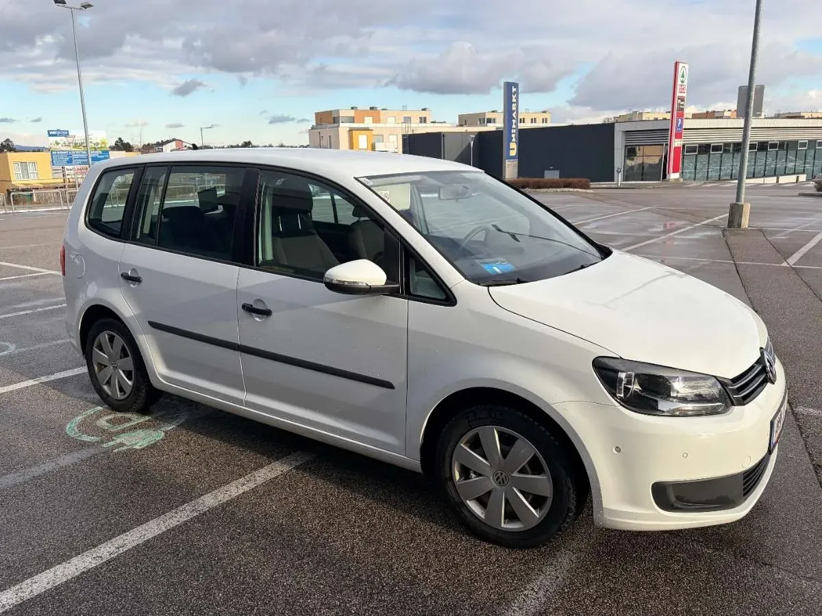 Volkswagen Touran 2015 photo 2